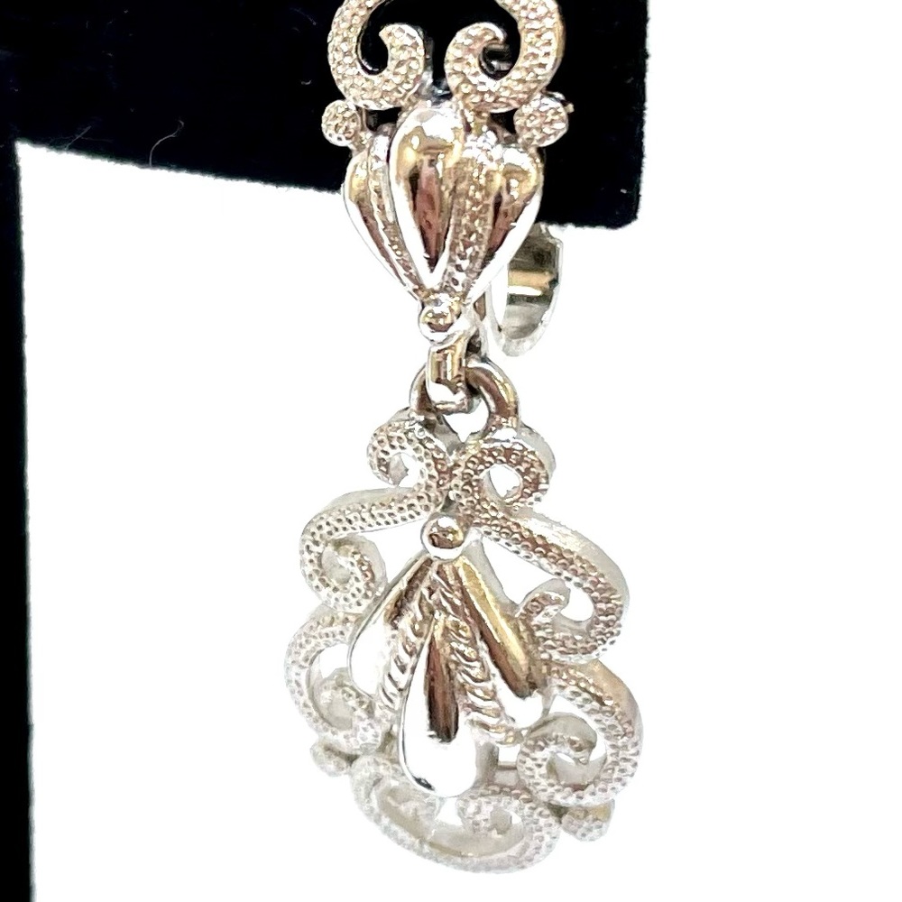 Crown Trifari Vintage Textured Filigree Clip Drop Clip Earrings